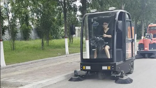 Battery Power Industrial Vacuum Machine Automatic Smart Road Sweeper 